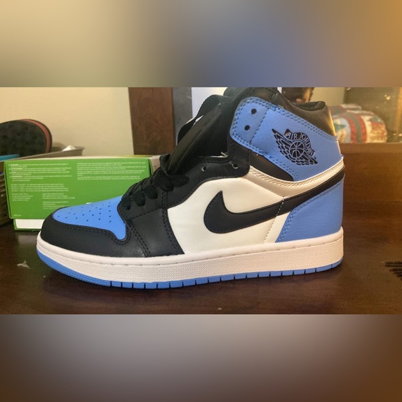 This isn’t UNC toe Jordan one shoe in size 8 men’s